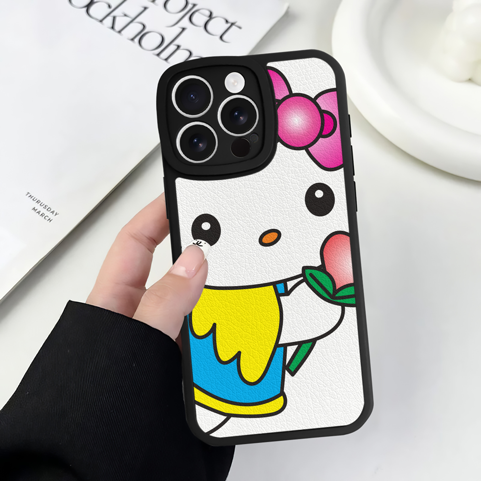 （画像用） Hello Kitty ハローキティ 【iPhone 16シリーズ対応】シリコンスマホケース（レザー調） 材質：シリコン